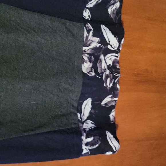 Top - Picture 2 of 3